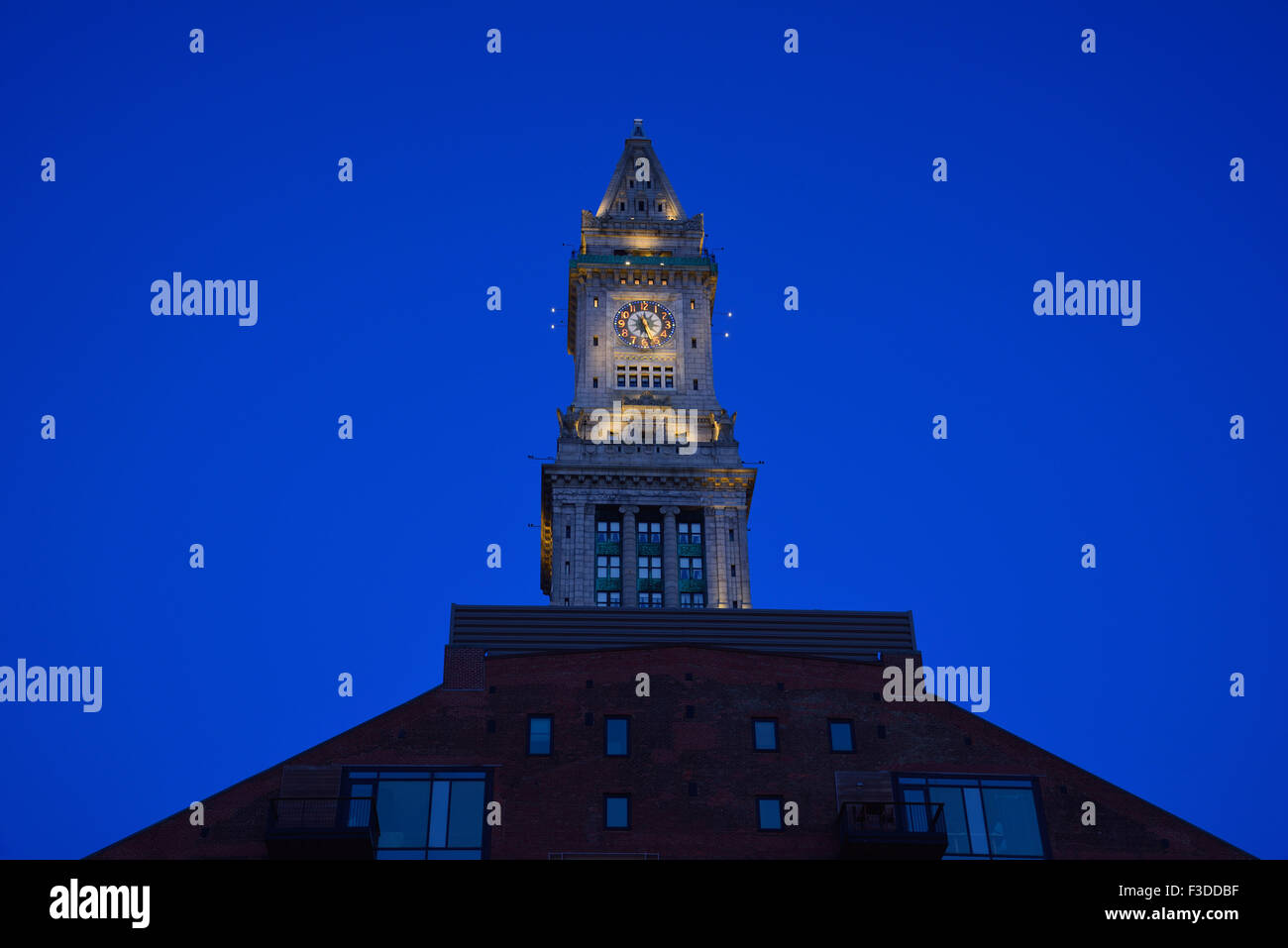 Illuminated clock tower hi-res stock photography and images - Alamy