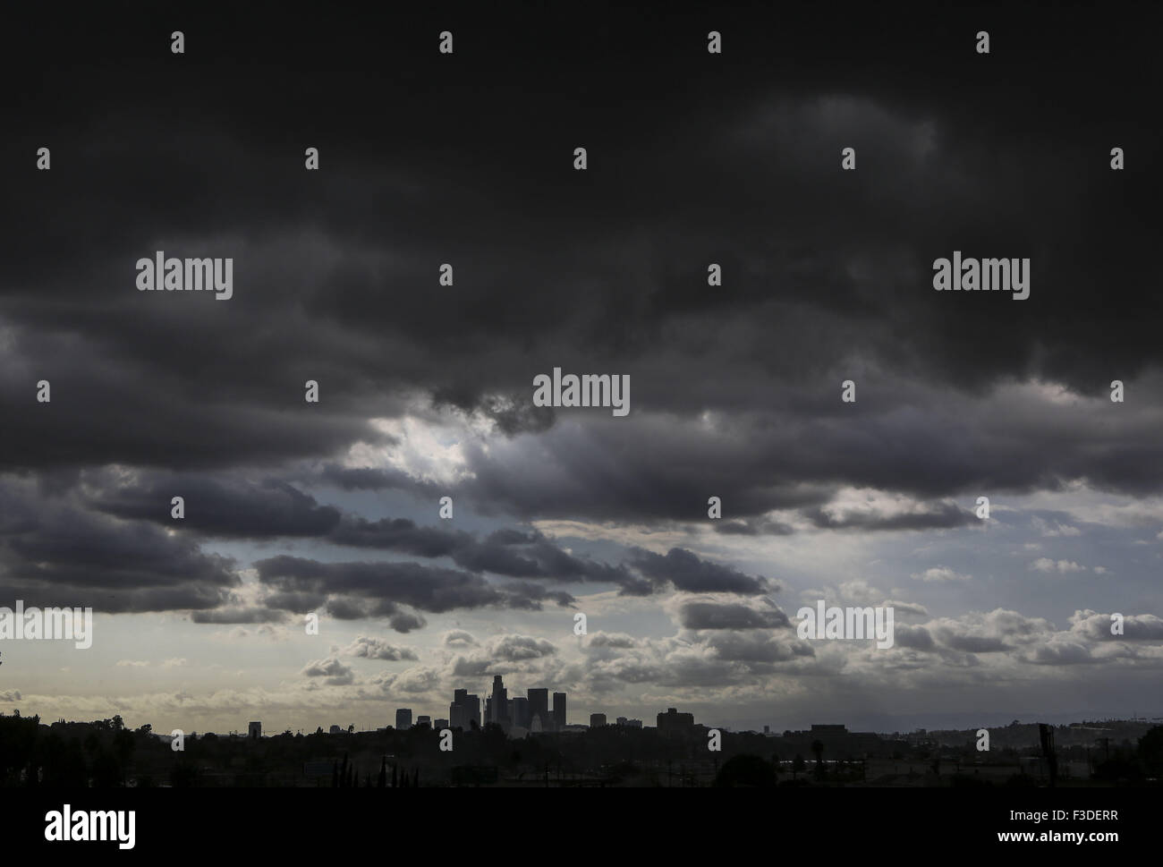 Los Angeles, California, USA. 5th Oct, 2015. Storm clouds move over the ...