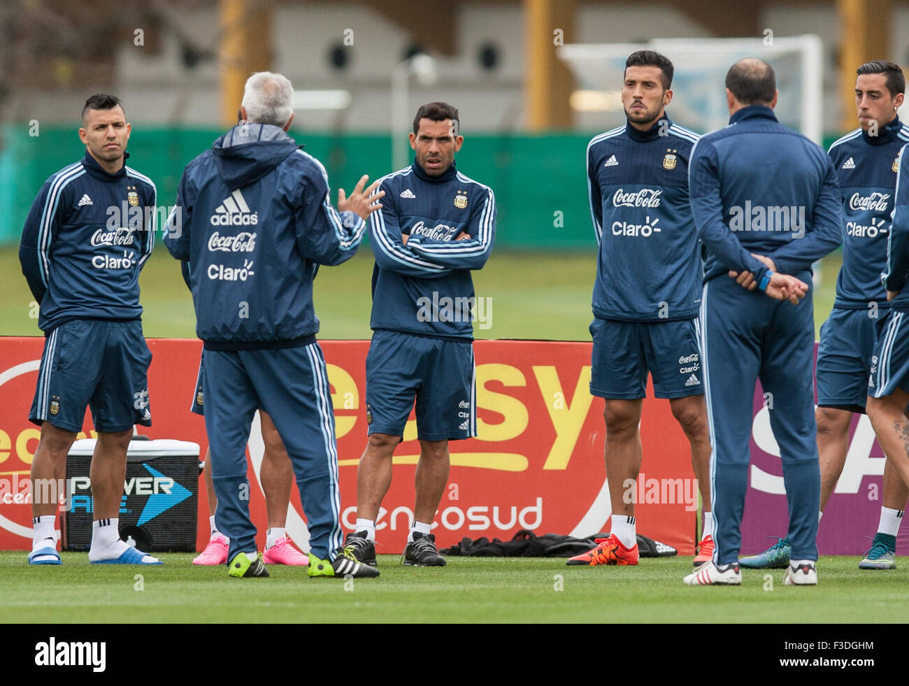 Ezeiza, Carlos Tevez (3rd L). 5th Oct, 2015. Sergio Aguero (1st L), Carlos Tevez (3rd L), Ezequiel Garay (3rd R) and Ramiro Funes Mori (1st R) of Argentina's national soccer team take part in a training session in Ezeiza City Oct. 5, 2015. Argentina's national soccer team on Monday held a training session for the FIFA Russia 2018 World Cup qualifying match with Ecuador, to be held on Oct. 8 in Buenos Aires. © Martin Zabala/Xinhua/Alamy Live News Stock Photo