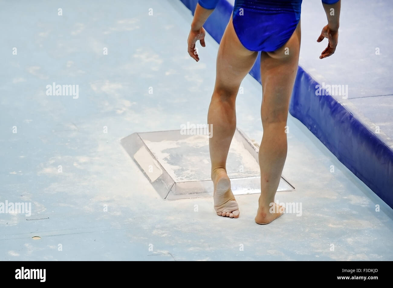 Gymnast chalking her feet before gymnastics the floor exercise Stock Photo