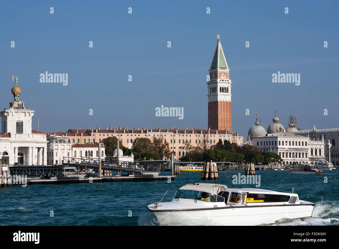 Venice sea hi-res stock photography and images - Alamy