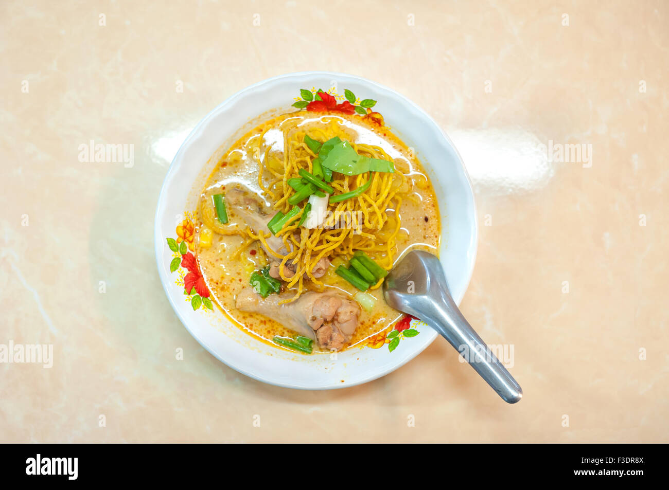Chiang Mai speciality crispy noodles with chicken - khao soi gai Stock Photo
