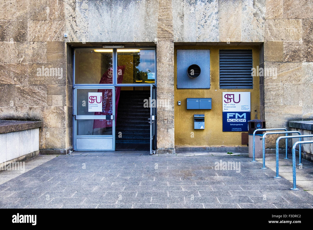 Berlin Tempelhof Airport, Flughafen BerlinTempelho , Sigmund Freud