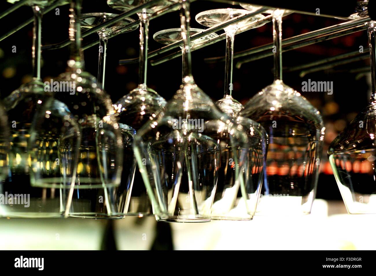Wine glasses hanging upside down hi res stock photography and images Alamy