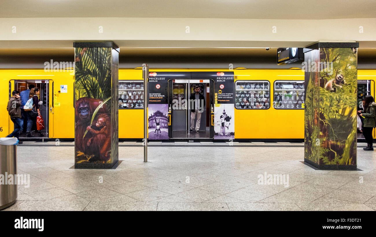 Berlin Hermannstrasse Ubahn underground BVG railway station platform