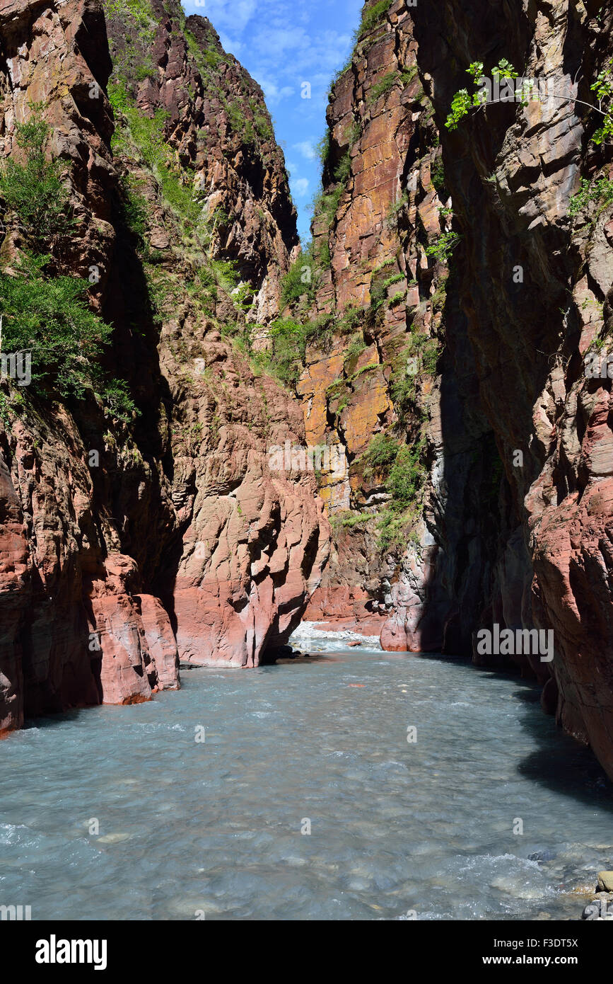 The Var River at the bottom of the deep Daluis Gorge where it is narrowest. Guillaumes, Alpes-Maritimes, French Riviera's backcountry, France. Stock Photo