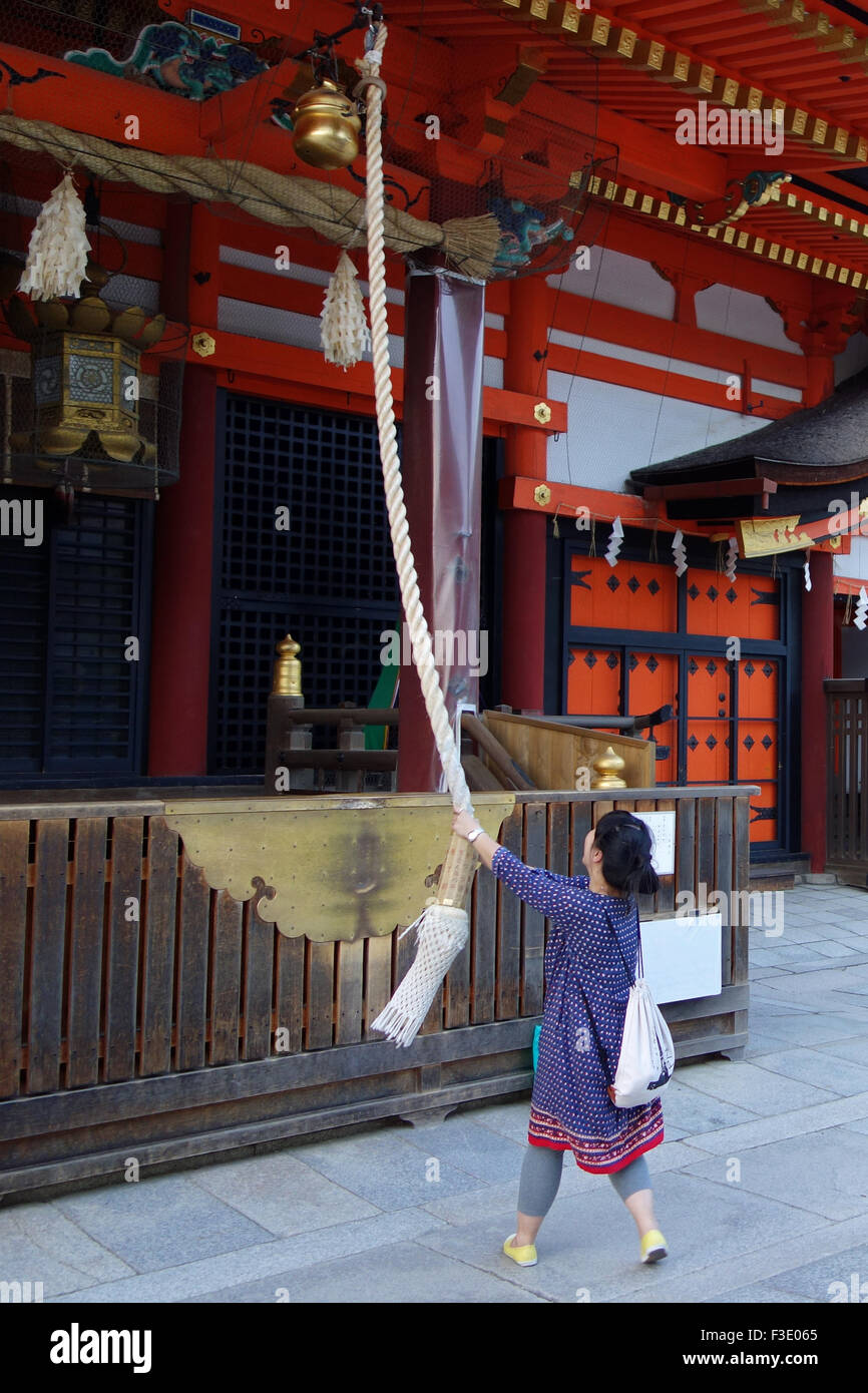 Japanese women ringing a prayer bell at the Yasaka Shrine in Kyoto, Japan. Stock Photo