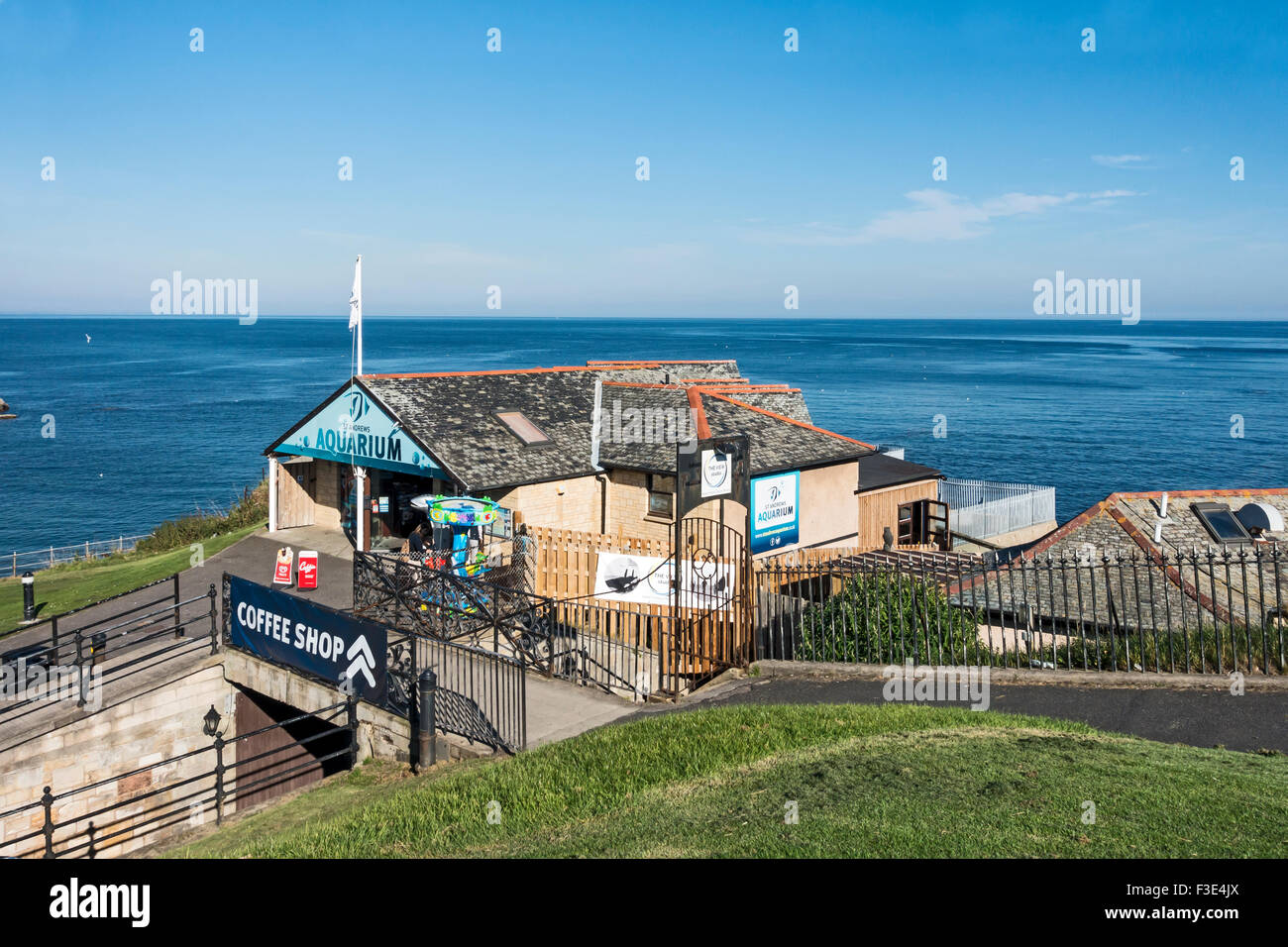 The Sea Front at St. Andrews Fife Scotland with  St. Andrews Aquarium entrance Stock Photo