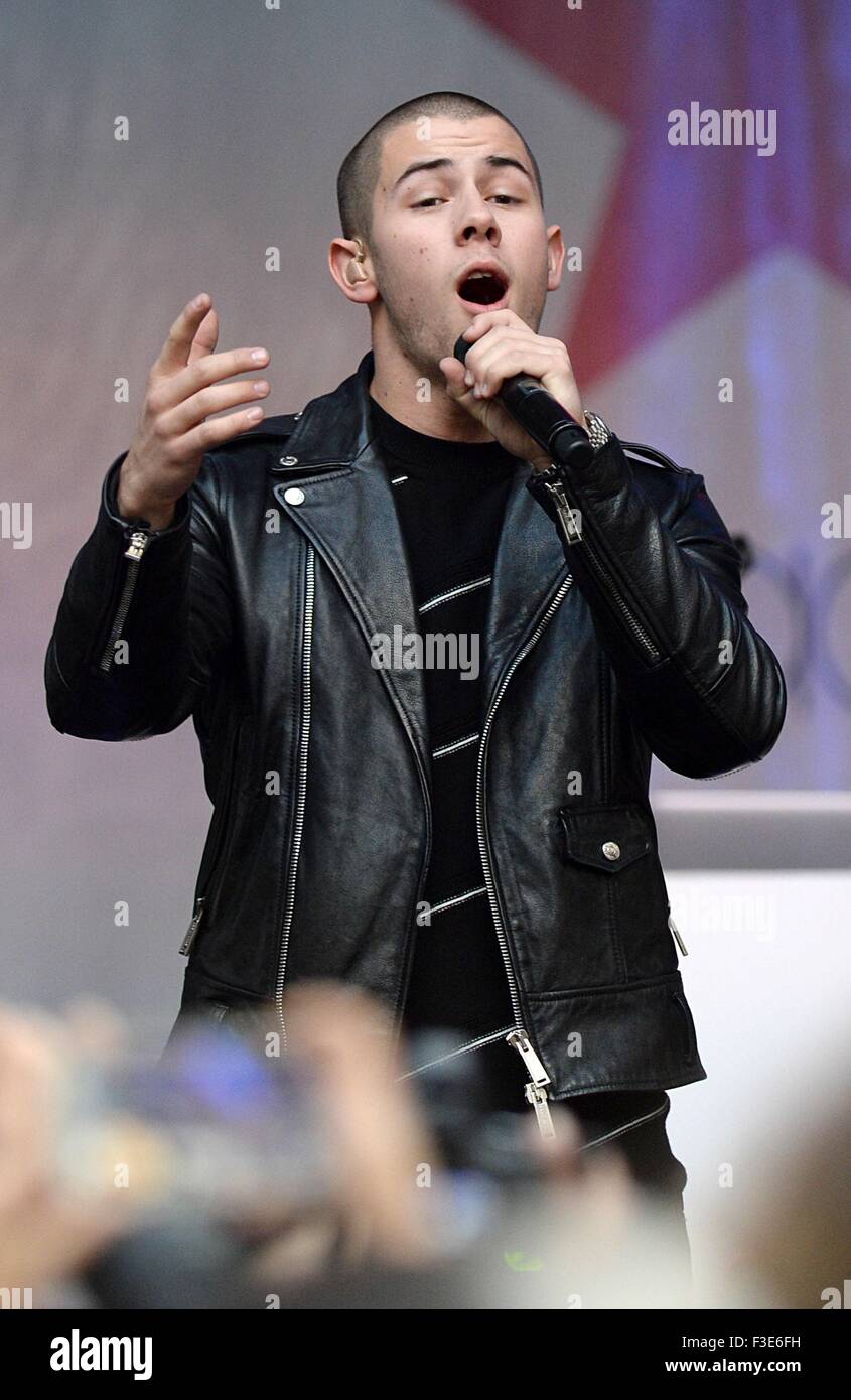 New York, NY, USA. 5th Oct, 2015. Nick Jonas in attendance for Z100's Jingle Ball 2015 Kick Off Event, Macy's Herald Square, New York, NY October 5, 2015. Credit:  Kristin Callahan/Everett Collection/Alamy Live News Stock Photo