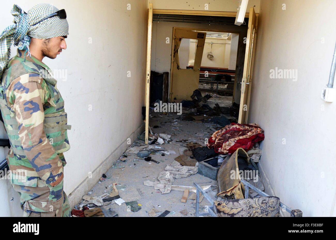 Kunduz, Kunduz province of Afghanistan. 6th Oct, 2015. An Afghan soldier stands in a destroyed room at a government building after Taliban fighters burnt it down in Kunduz city, capital of northern Kunduz province of Afghanistan, Oct. 6, 2015. Afghan security forces after five days of fierce fighting were able to reopen the road linking Baghlan to Kunduz city and sent reinforcement there to bolster government positions against Taliban fighters, police said. Credit:  Ajmal/Xinhua/Alamy Live News Stock Photo