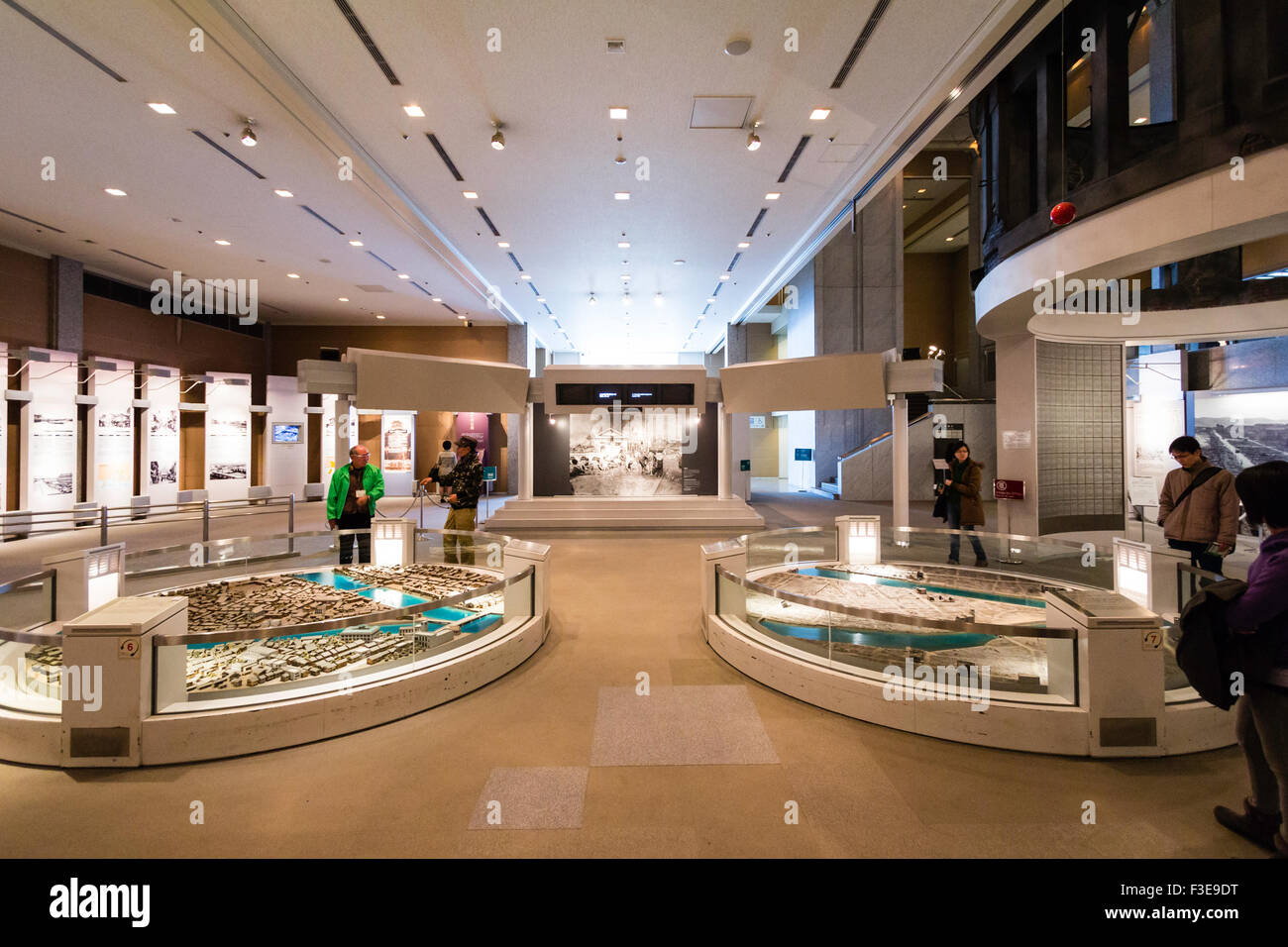 Hiroshima A-bomb museum before 2018 renovation. Scale models showing ...