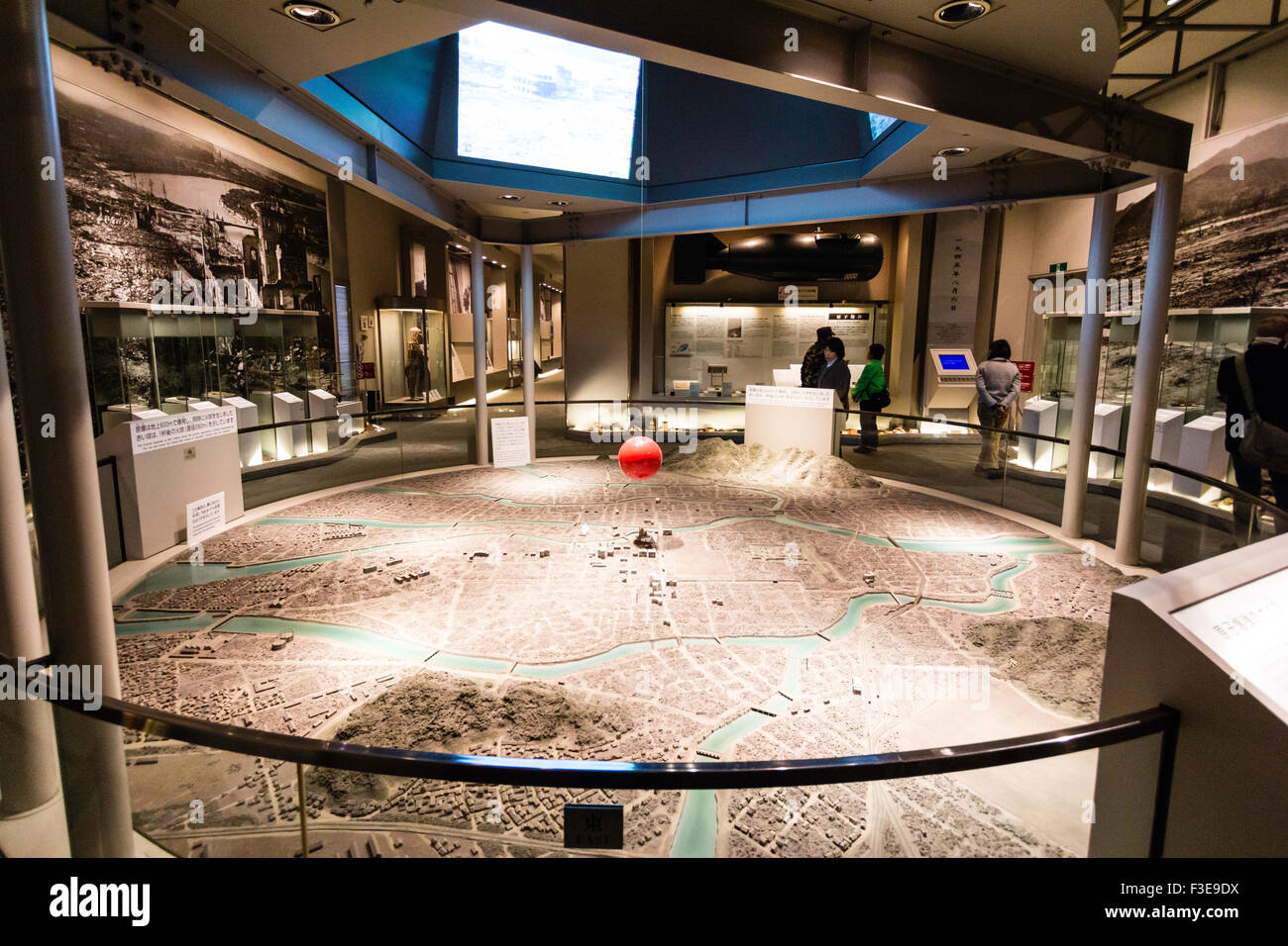 Hiroshima a-bomb museum before the 2018 renovation. Models of the ...