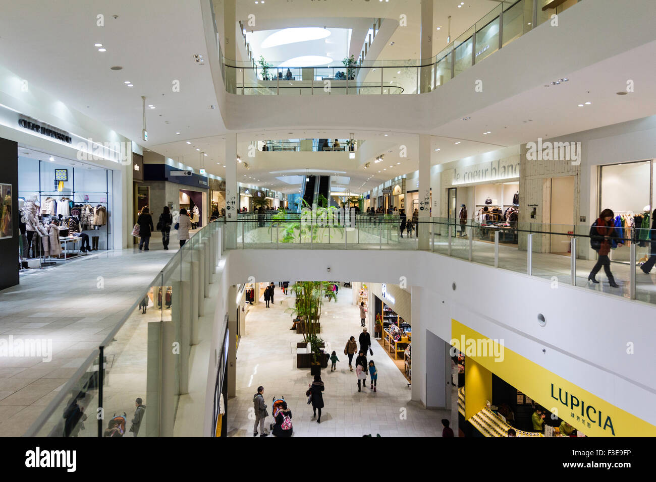 Inside a Huge Japanese Shopping Mall 