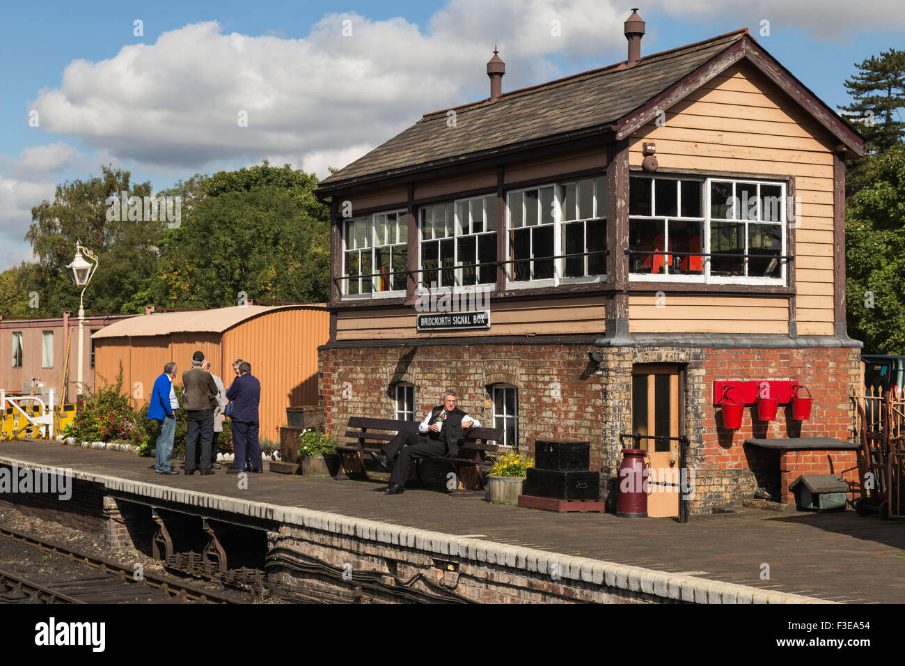 Severn valley railway signal box hi-res stock photography and images ...