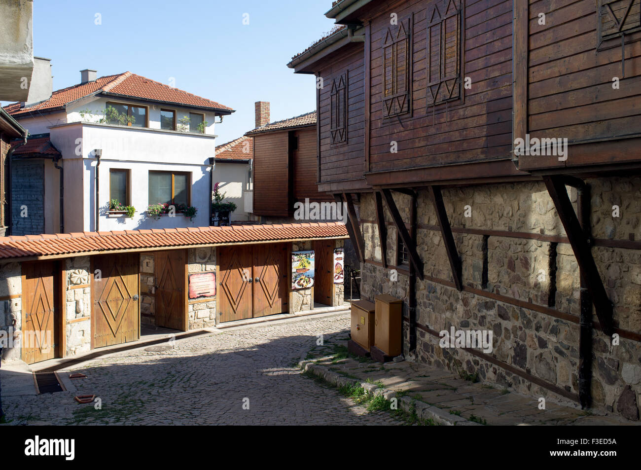 House In Traditional Bulgarian Architecture Hi-res Stock Photography ...