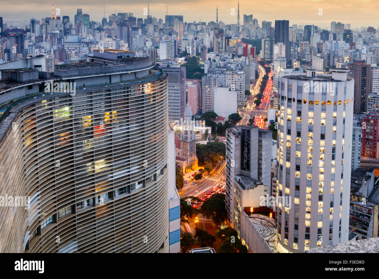 Niemeyer's Edificio Copan and the skyline of central Sao Paulo Stock Photo