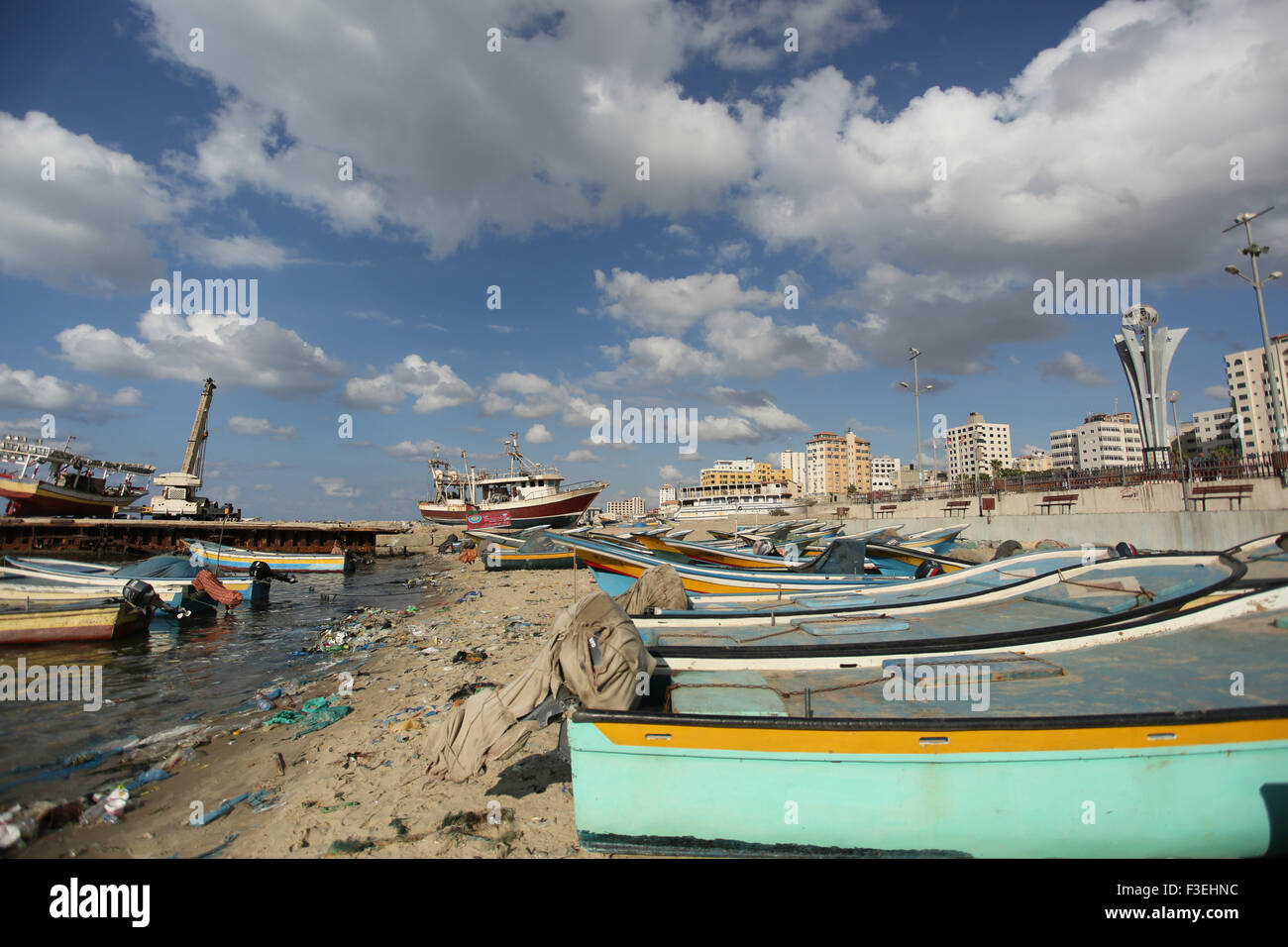 Gaza City, The Gaza Strip, Palestine. 6th Oct, 2015. Palestinian boats