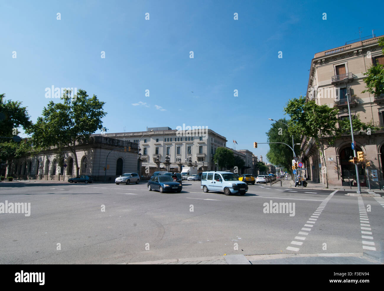 Looking towards Estacio de Franca train station from the entrance of Parc de la Giutadella, Barcelona Stock Photo