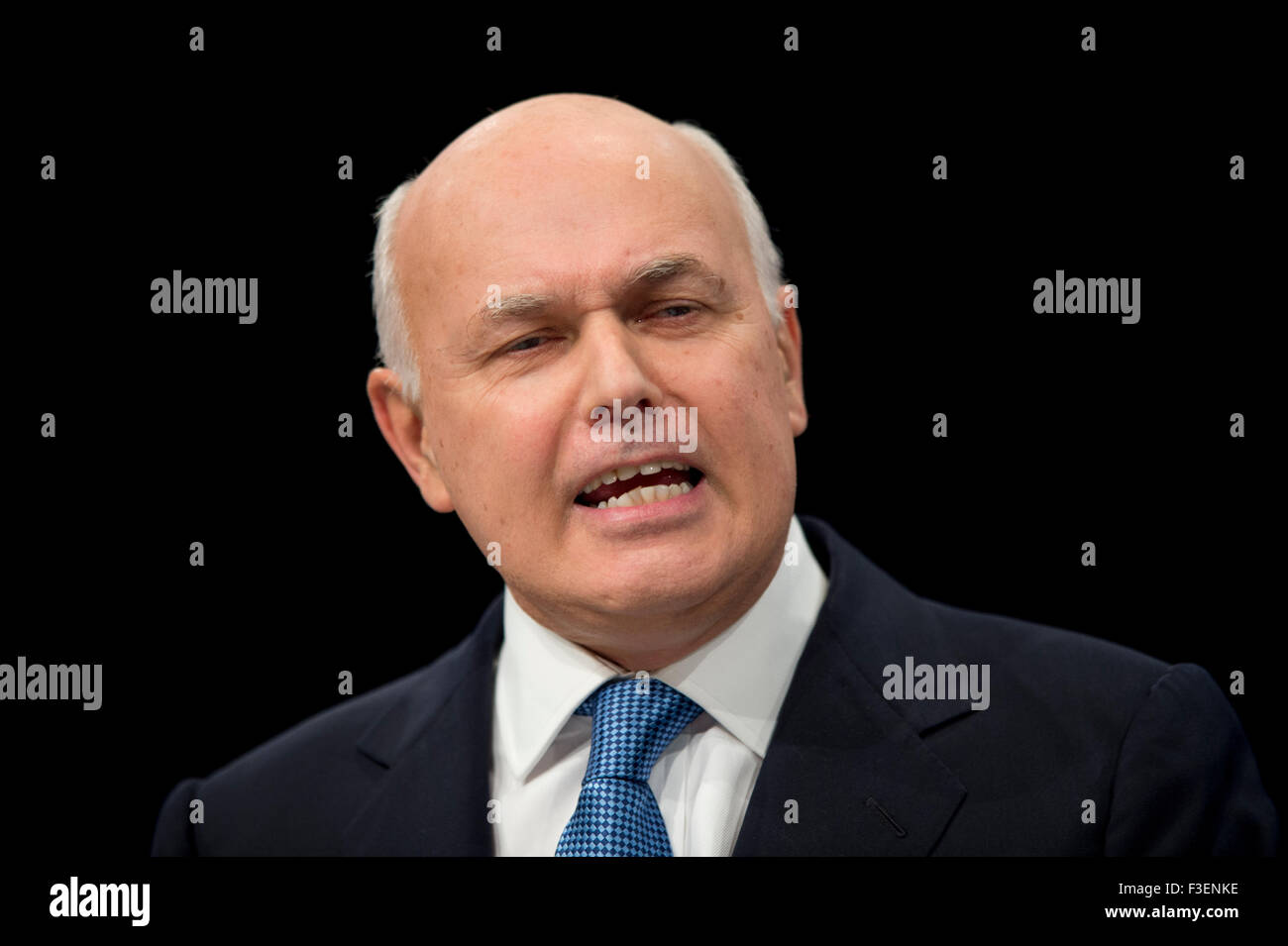 Manchester, UK. 6th October 2015. The Rt Hon Iain Duncan Smith MP, Secretary of State for Work and Pensions speaks at Day 3 of the 2015 Conservative Party Conference in Manchester. Credit:  Russell Hart/Alamy Live News. Stock Photo