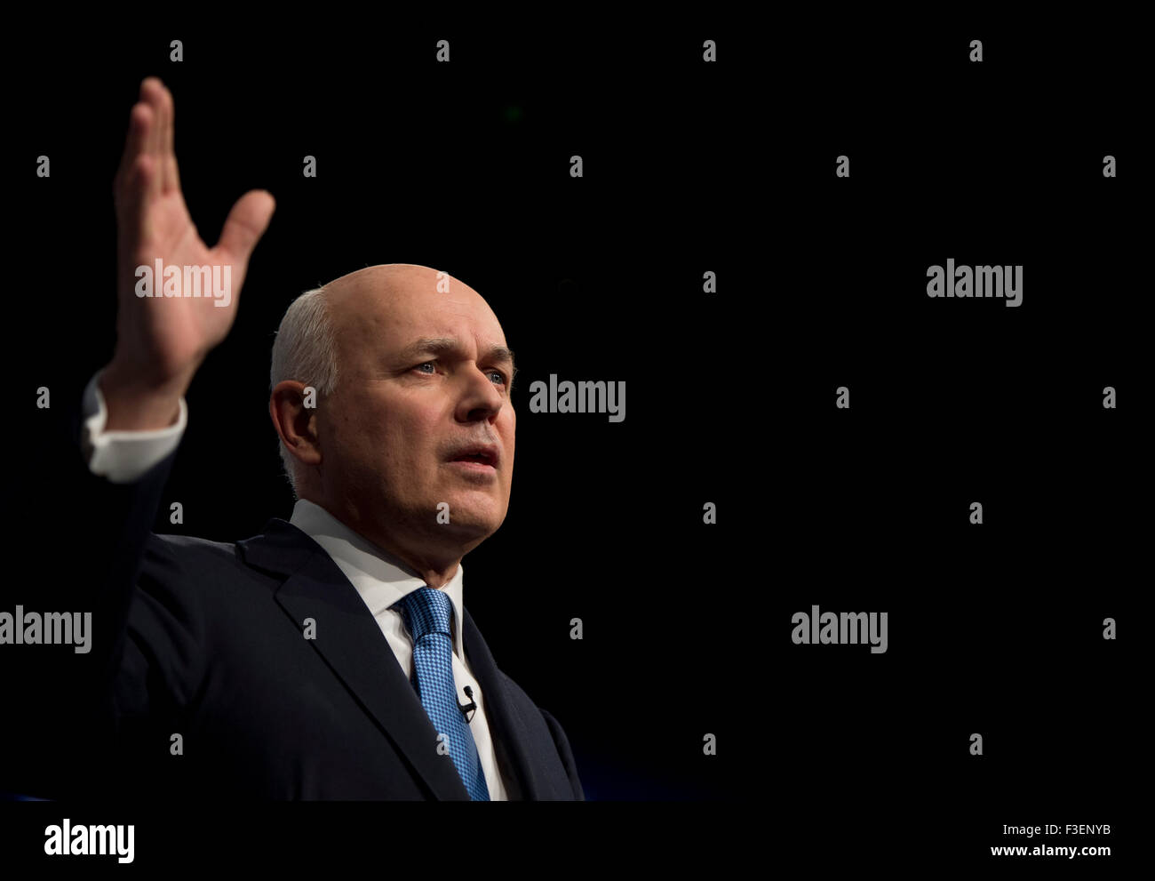 Manchester, UK. 6th October 2015. The Rt Hon Iain Duncan Smith MP, Secretary of State for Work and Pensions speaks at Day 3 of the 2015 Conservative Party Conference in Manchester. Credit:  Russell Hart/Alamy Live News. Stock Photo