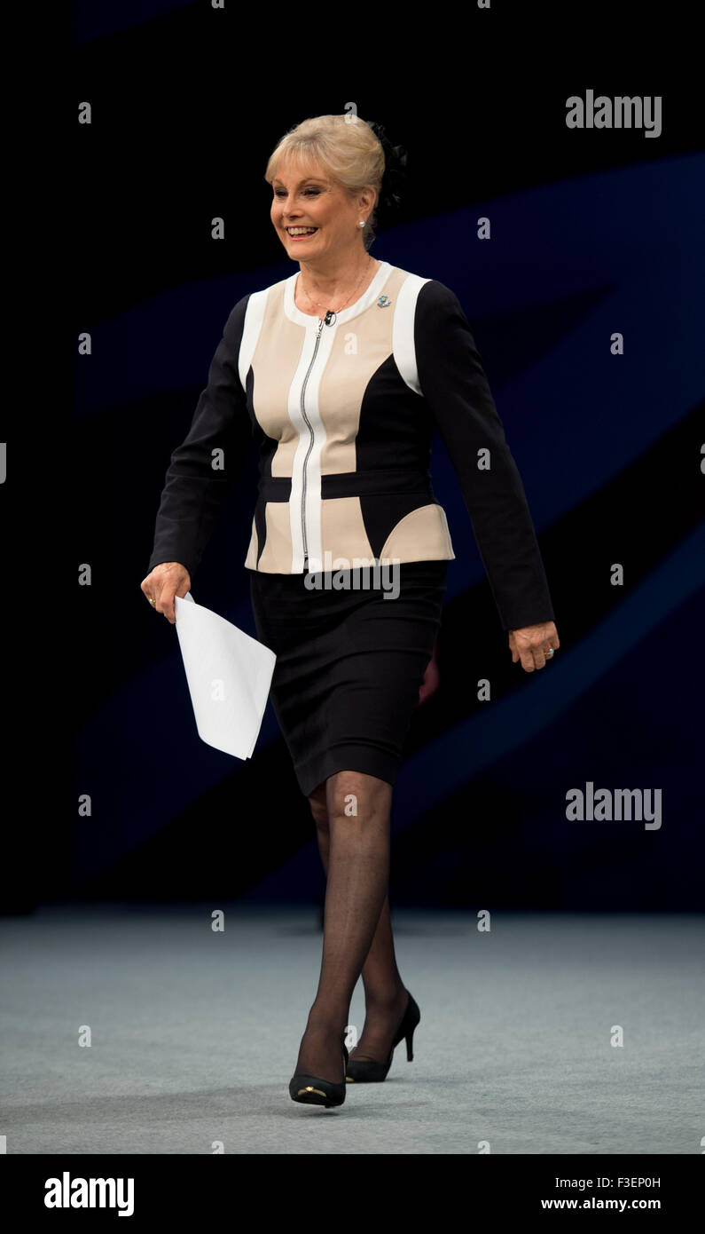 Angela rippon hi-res stock photography and images - Alamy