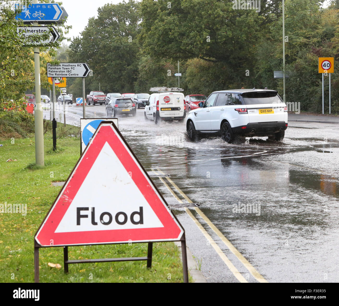 Fareham, Hampshire, UK. 6th October, 2015. Weather Newgate Lane Fareham ...