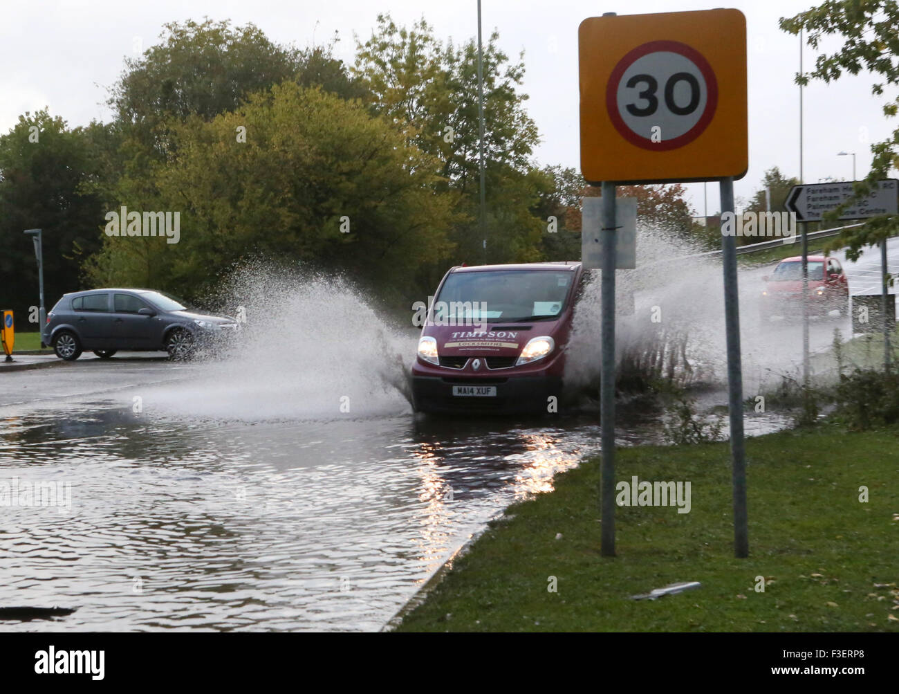 Fareham, Hampshire, UK. 6th October, 2015. Weather Newgate Lane Fareham