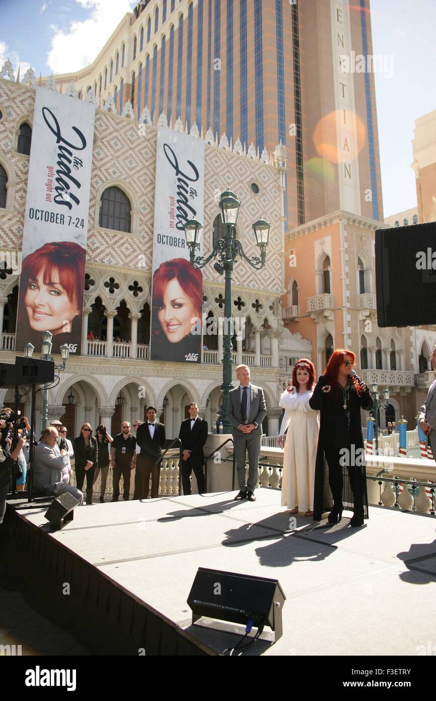 Judds girls night out residency hires stock photography and images Alamy