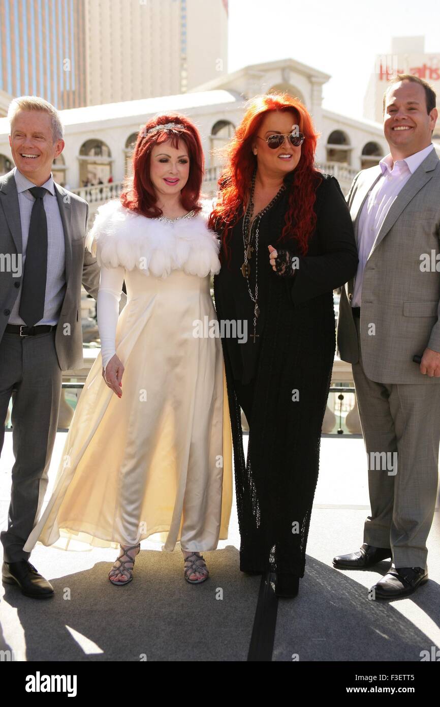 Judds girls night out residency hires stock photography and images Alamy