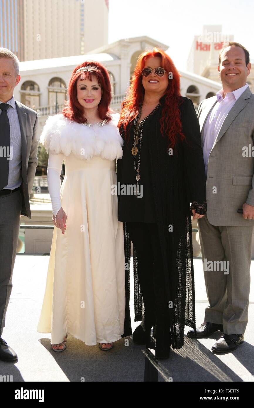 Judds girls night out residency hires stock photography and images Alamy