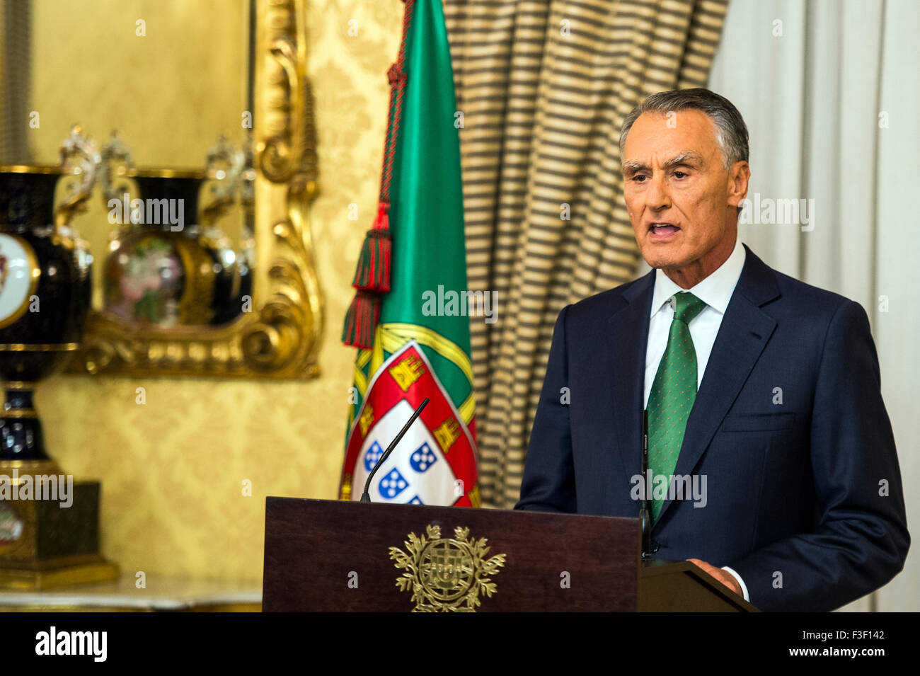 Lisbon, Portugal. 6th October, 2015. Portuguese President Cavaco Silva speaks to the Portuguese people about the new Government. Lisbon, PT, on Out 6, 2015. (Photo by Gonçalo Silva/Alamy Live News) Stock Photo