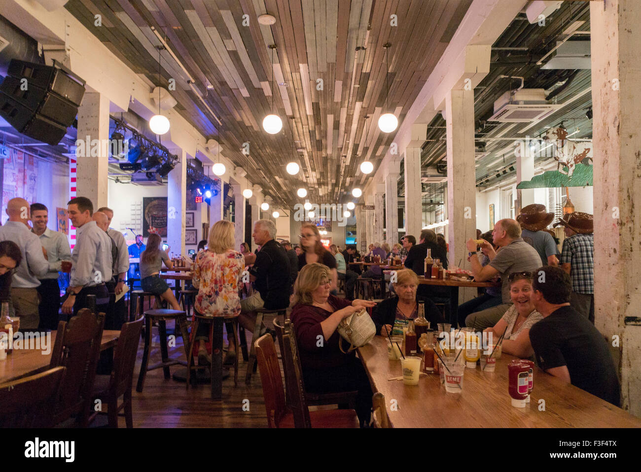 Lower broadway night in nashville hires stock photography and images