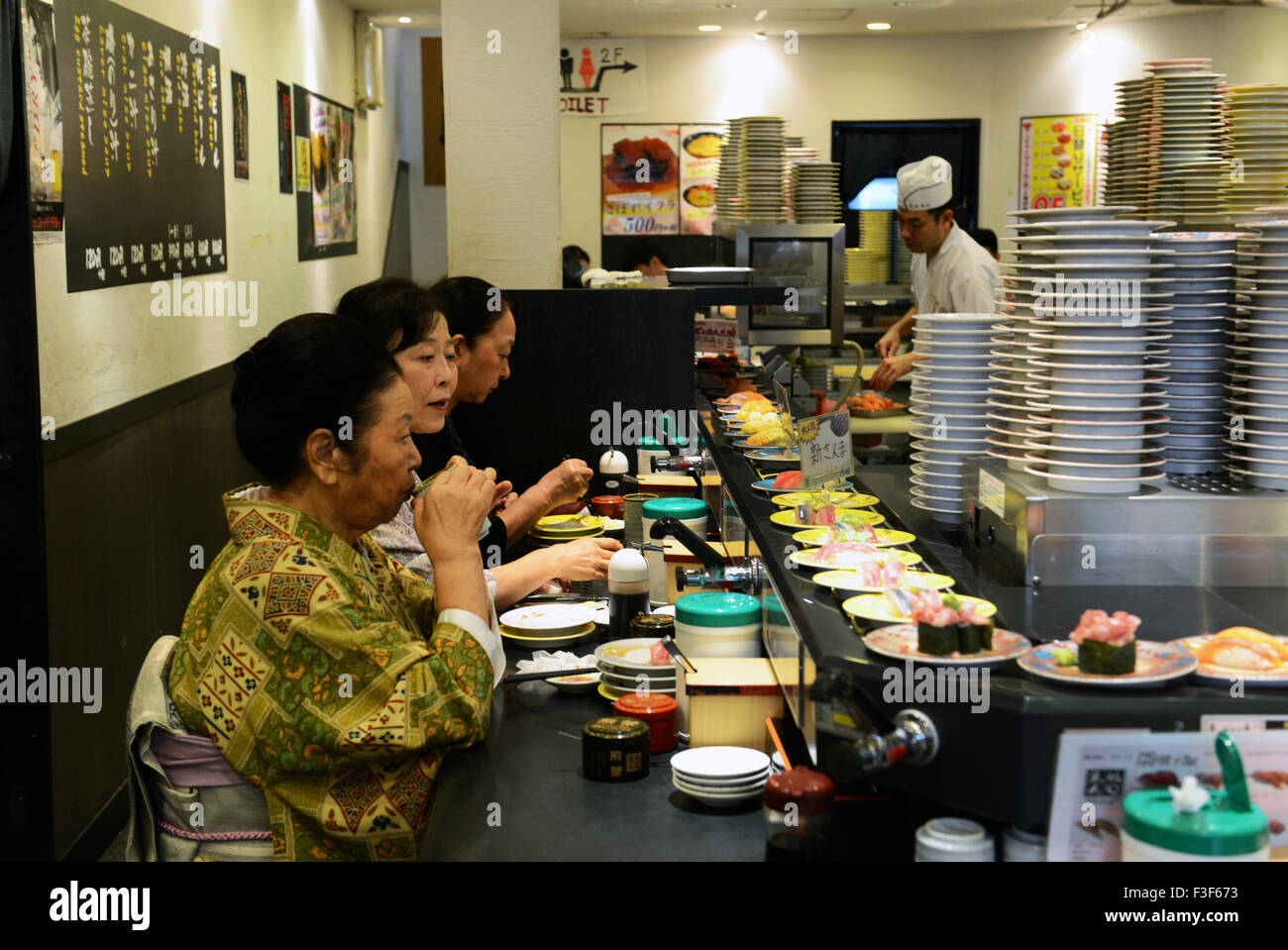 Conveyor belt sushi hi-res stock photography and images - Alamy