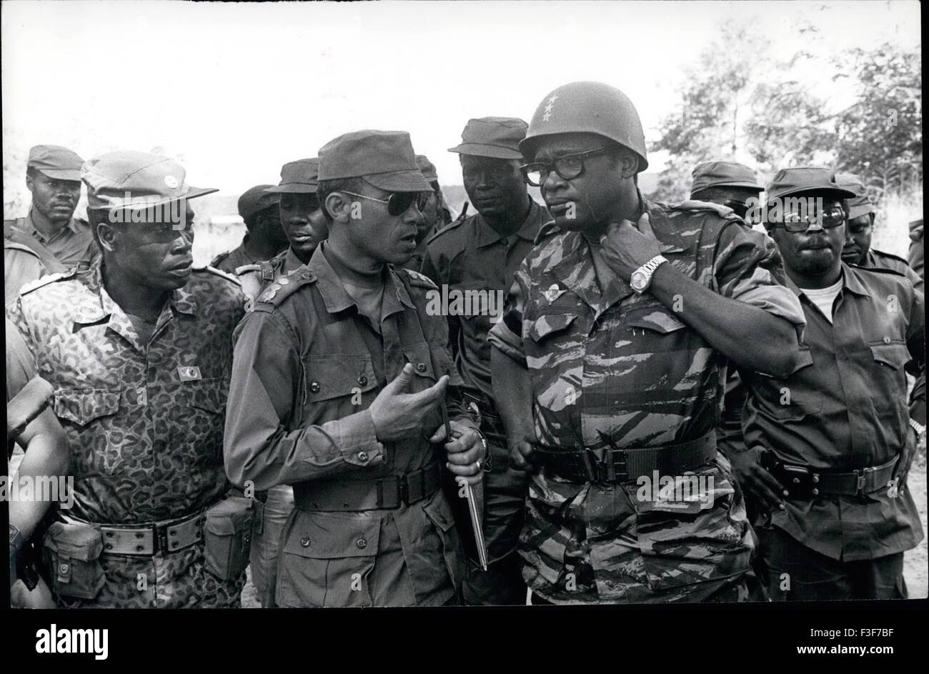 1974 - ZAIRE: (Near Mutshatsha). President Mabutu chats with Commander of the Moroccan troops Col Loubaris. © Keystone Pictures USA/ZUMAPRESS.com/Alamy Live News Stock Photo
