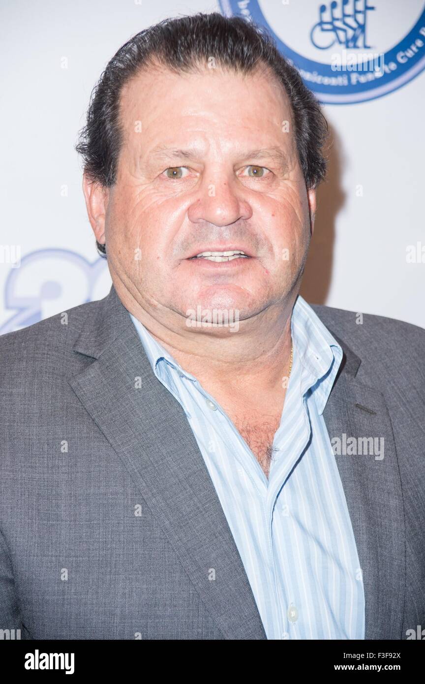 New York, NY, USA. 6th Oct, 2015. Mike Eruzione at arrivals for The Buoniconti Fund to Cure Paralysis 30th Annual Great Sports Legends Dinner, The Waldorf-Astoria, New York, NY October 6, 2015. Credit:  Steven Ferdman/Everett Collection/Alamy Live News Stock Photo