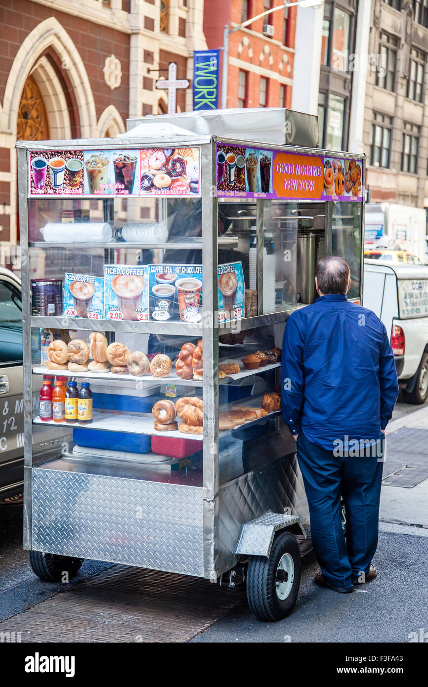 Typical food cart in New York City Stock Photo Alamy
