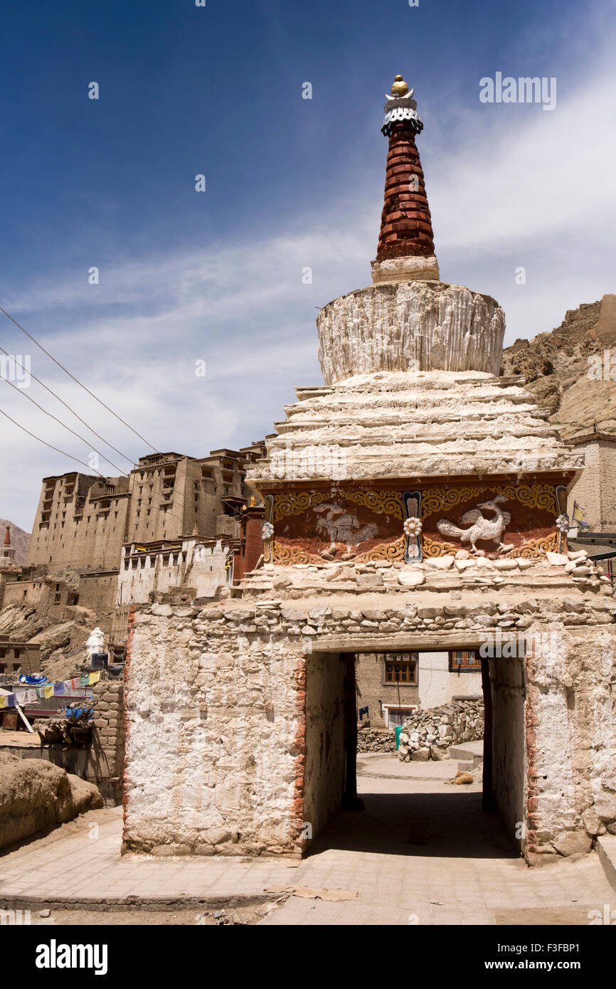 India, Jammu & Kashmir, Ladakh, Leh, eastern stupa gate to Old Town, traditional whitewashed chorten Stock Photo