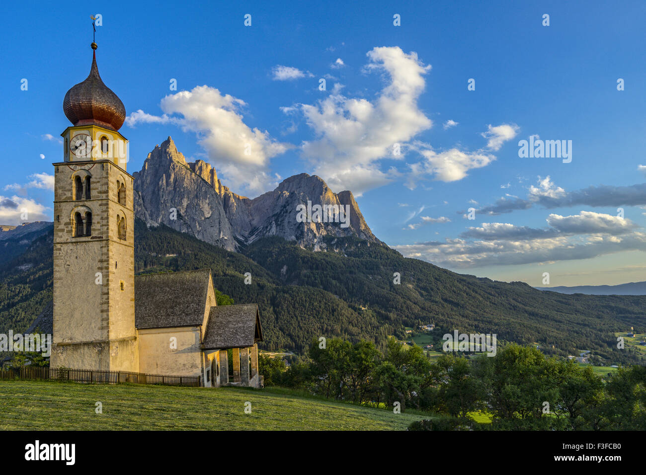 San Valentino church in front of the Schlern at sunset, Siusi allo Sciliar,  Castelrotto, Dolomites, Italy Stock Photo - Alamy
