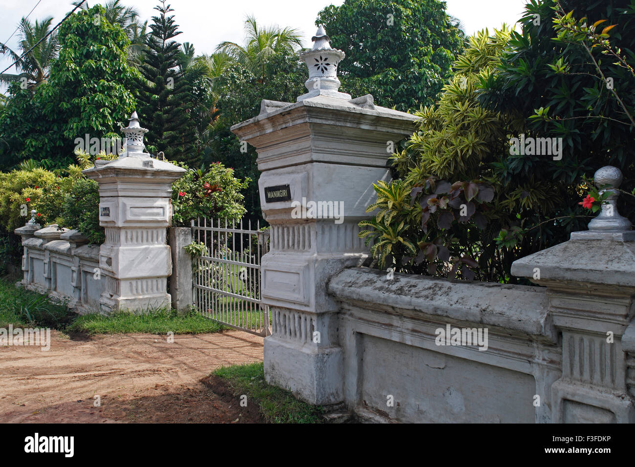 Bungalow entrance gate, Negombo, Colombo, Ceylon, Sri Lanka, Democratic Socialist Republic of Sri Lanka, Asia Stock Photo