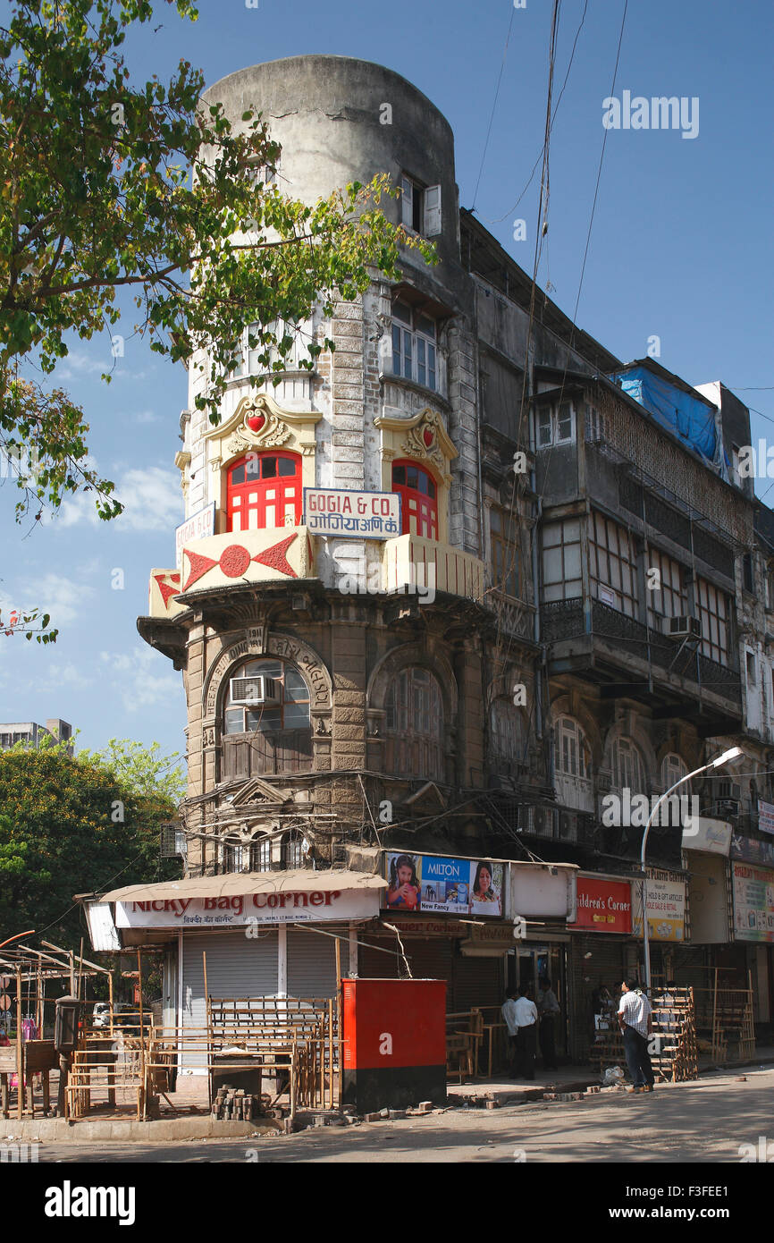 Buildings between two roads ; Earlier Oomarigar now Hera building 1911 ; Bombay now Mumbai ; Maharashtra ; India Stock Photo