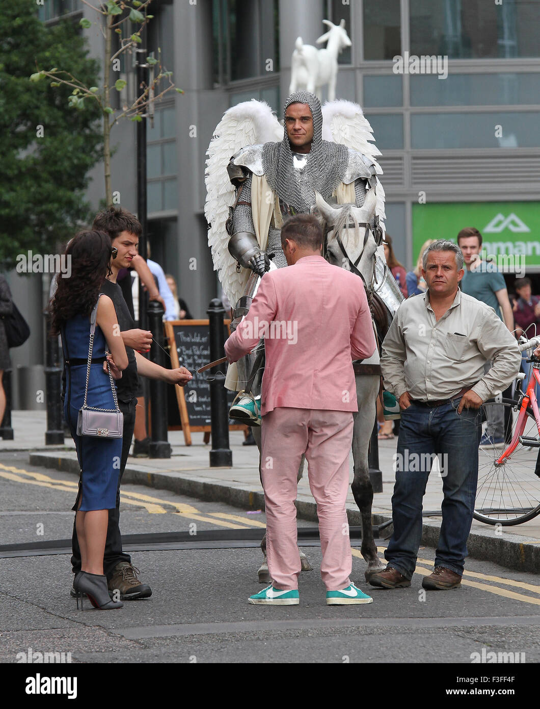 Robbie Williams and actress Kaya Scodelario making a music video for Candy on set in London, 2009 Stock Photo