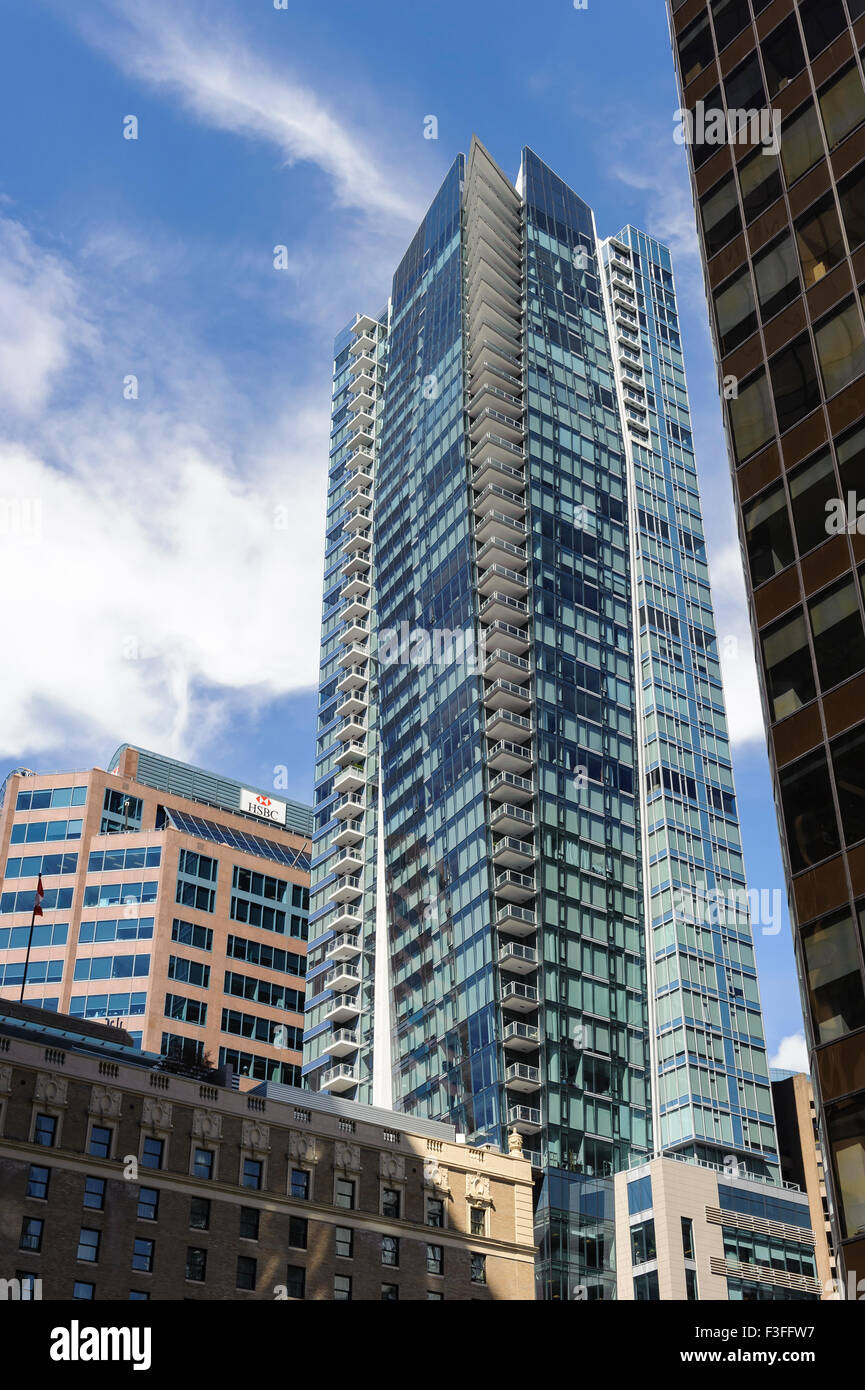 Skyscraper reflection hi-res stock photography and images - Alamy