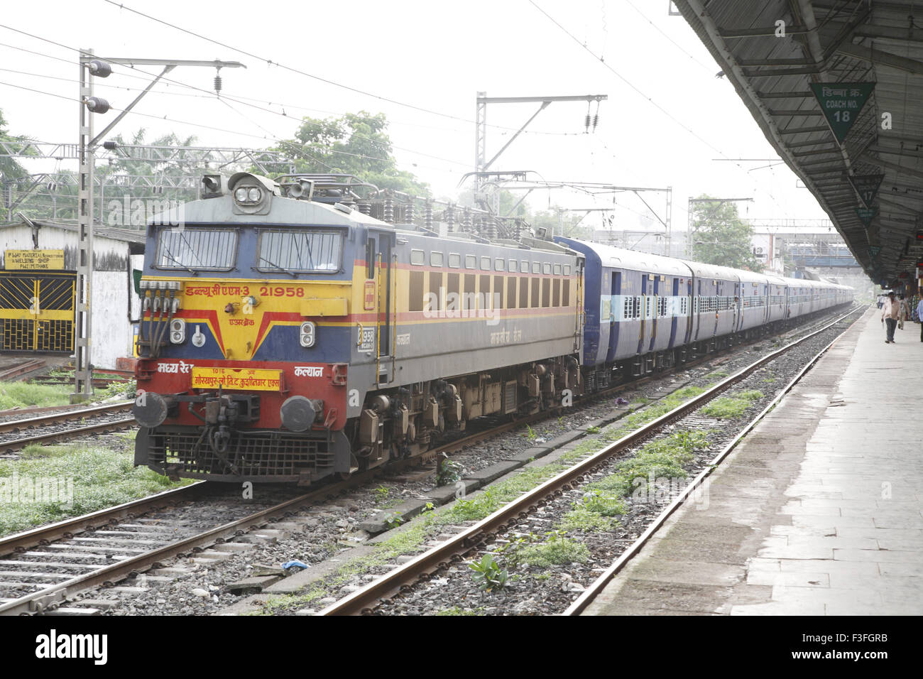 Electric Locomotive engine passenger Kushinagar express train leaving Thane railway station ; Maharashtra ; India NO PR Stock Photo