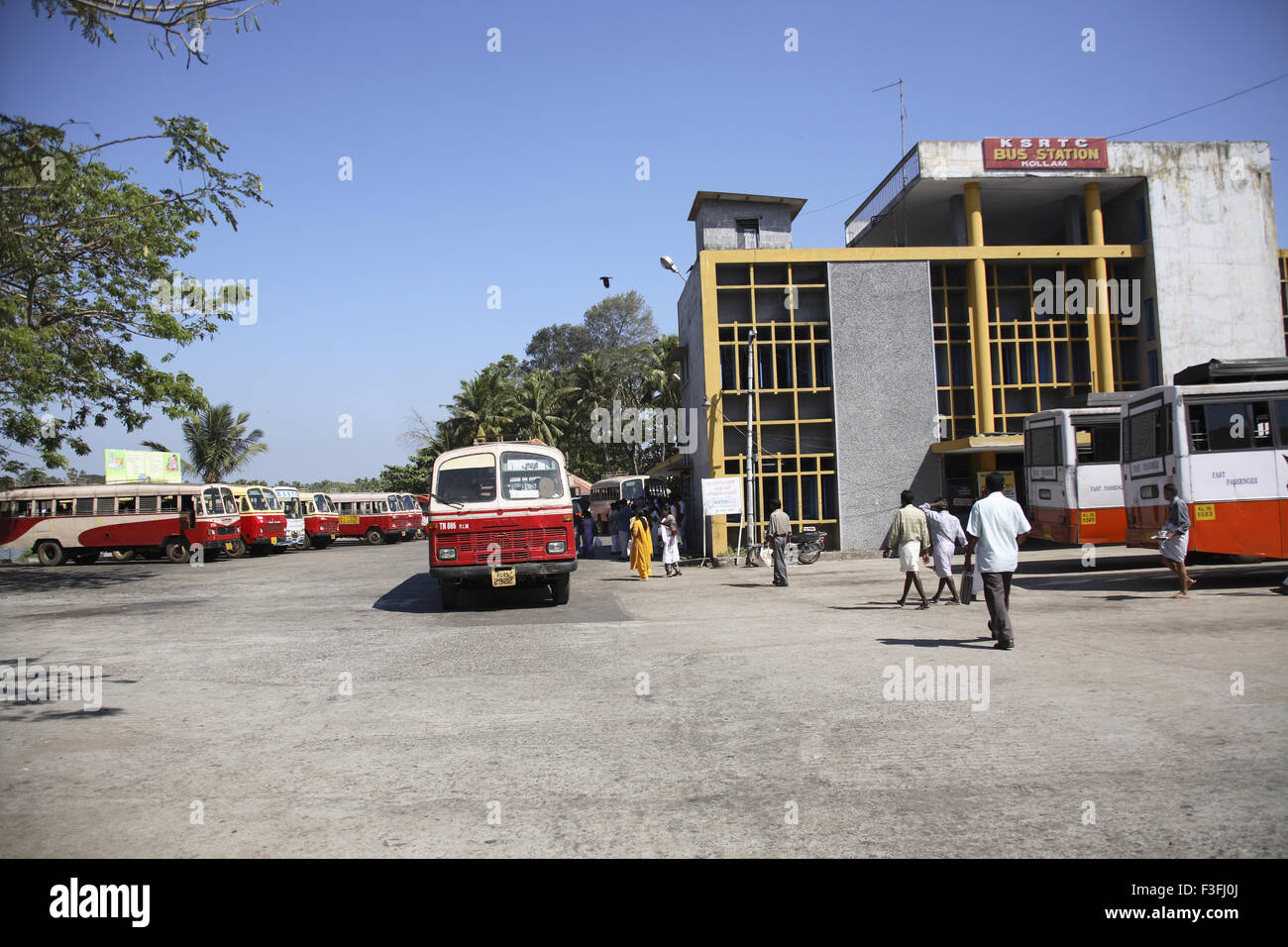 Ksrtc bus hires stock photography and images Alamy