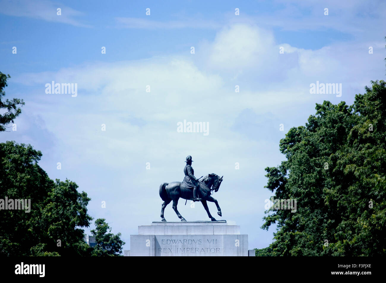 Prince Edward Vii Statue On Horse At The Southern Gate Of Victoria Memorial Building 1921 Calcutta West Bengal Stock Photo Alamy