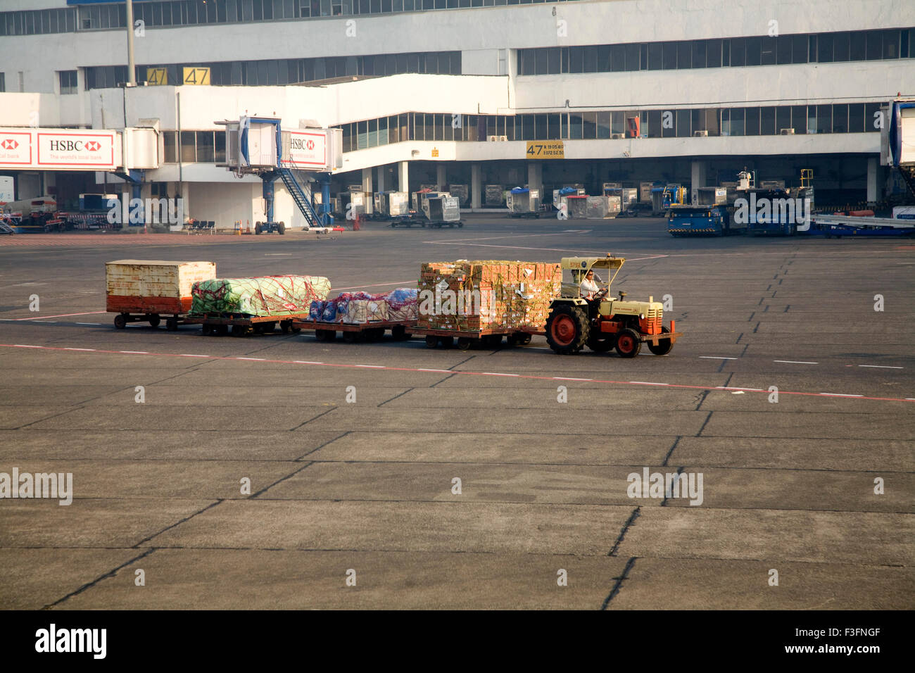 Luggage vehicle airport hires stock photography and images Alamy