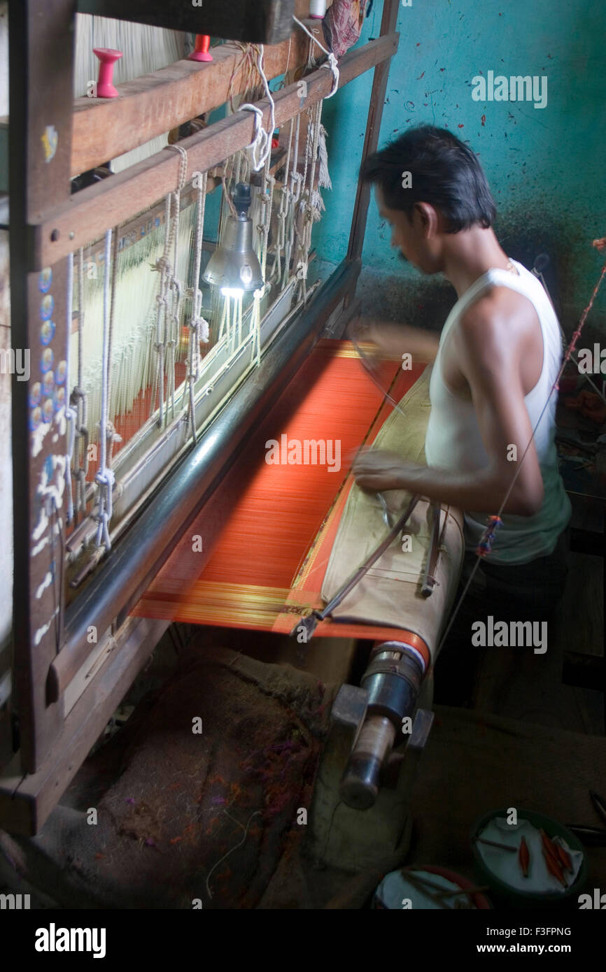 Handloom ; cotton red silk sari made by crafts of Bishnupur ; West