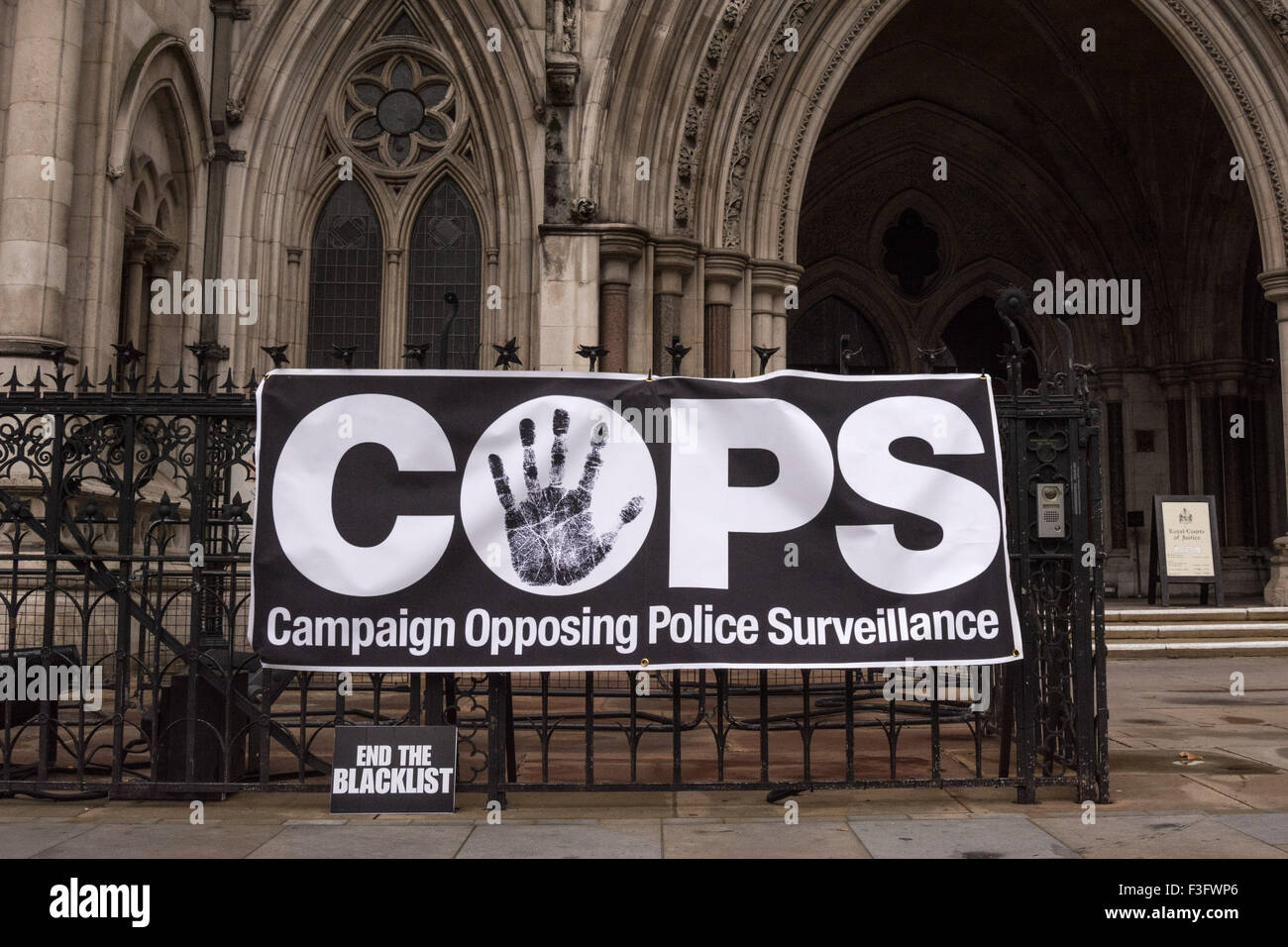 Royal Courts of Justice, London, UK. 7th October 2015. A banner is unfurled by supporters and those affected by undercover policing as the Pitchford public inquiry commences. The inquiry will look into police infiltration of political and social justice groups in England and Wales since 1968. According to chairman Lord Justice Pitchford the proceedings 'will be the first time that undercover policing has been exposed to the rigour of public examination'. Credit:  Patricia Phillips/Alamy Live News Stock Photo