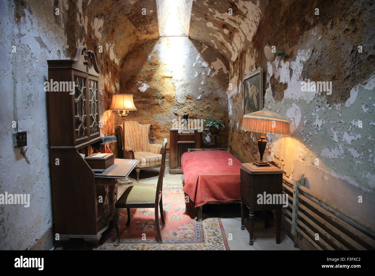 The gangster Al Capone's 'luxury' cell, in the Eastern State Penitentiary, in Philadelphia, Pennsylvania Stock Photo