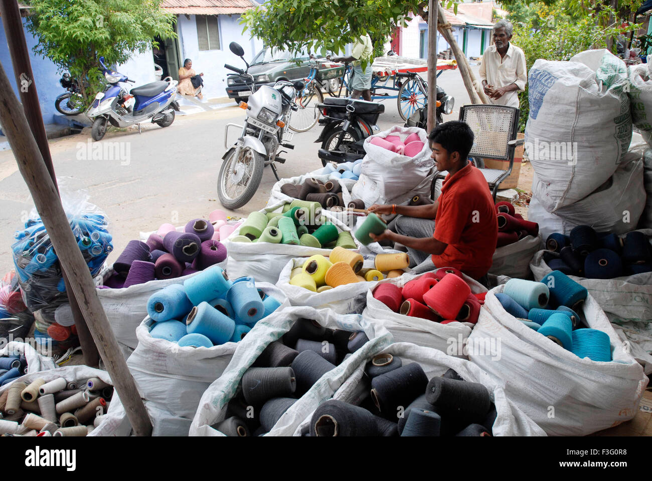 Waste threads shops hi-res stock photography and images - Alamy